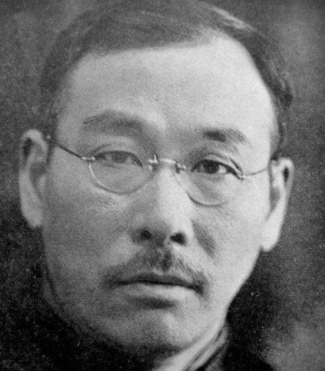 1923年，国民党警察厅长，帮毛主席脱险，1950年进京谋职，主席安排真罕见，1