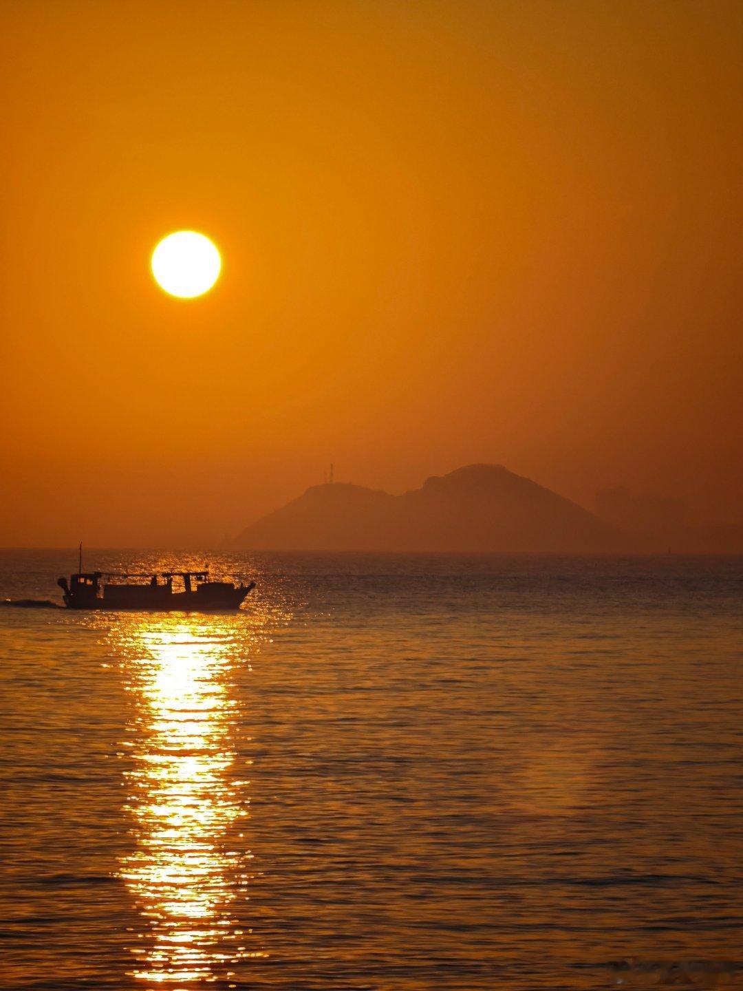 昨天落地揭阳潮汕机场，租了一台丰田亚洲龙，今天一早去南澳岛转了一整天，算下来已经