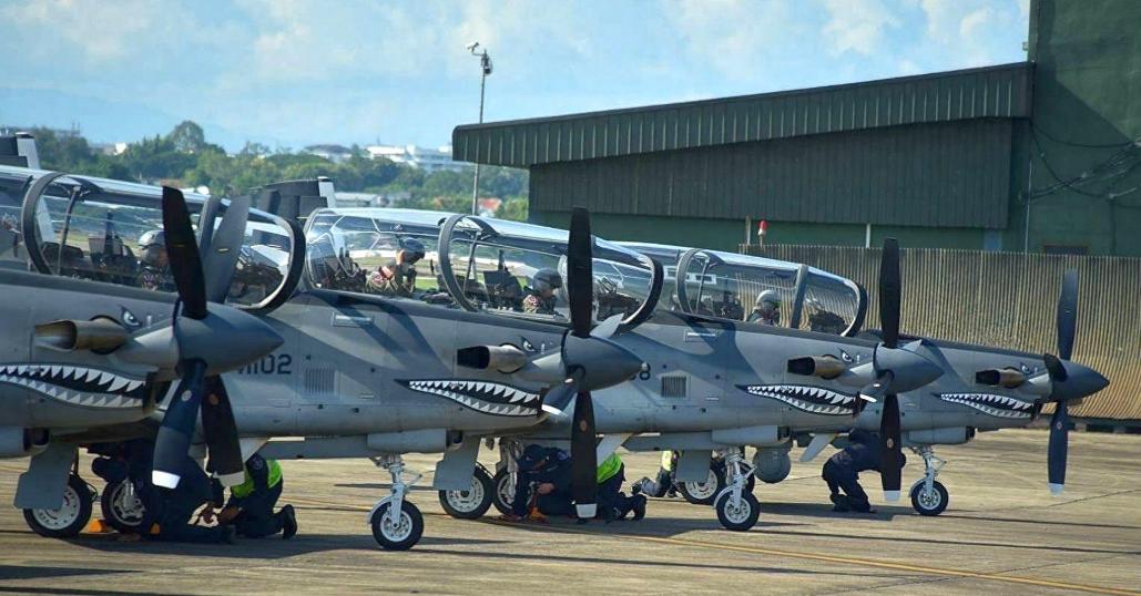 洪森这次真急了。压箱底的看家精锐都投了进去。他那支“红帽子”特种部队，现在也得去