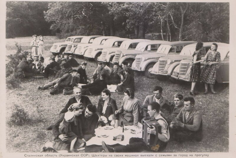 苏联时期乌克兰顿巴斯地区煤矿工人的野炊。