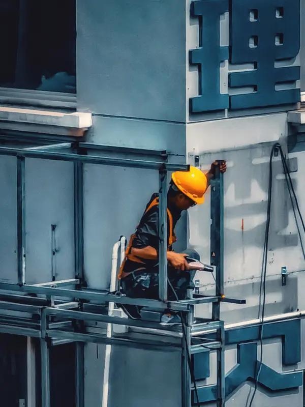 当今社会打工人是真难。每年大量应届生涌入就业市场，本科生一抓一大把，研究生找工作