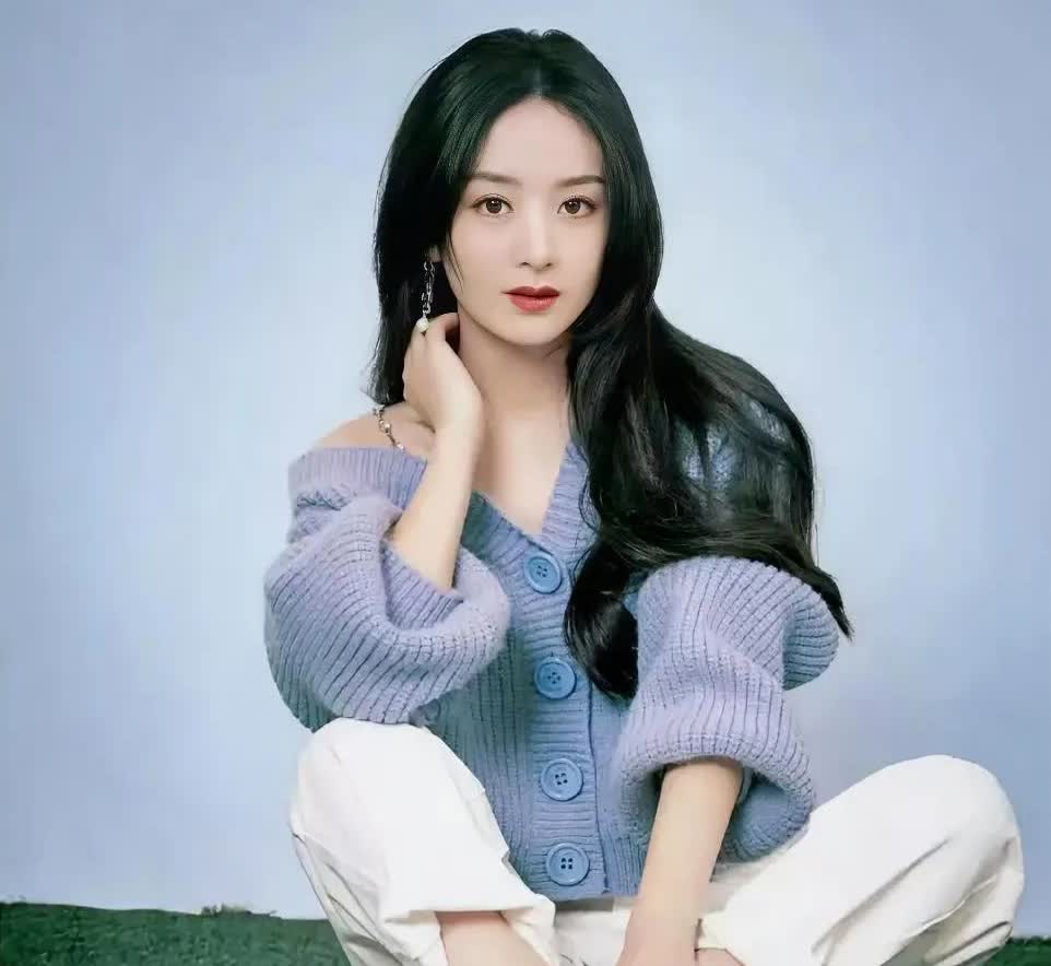 我表妹亲眼见过赵丽颖，她说了一个大实话，说赵丽颖根本不是网上说的那样。