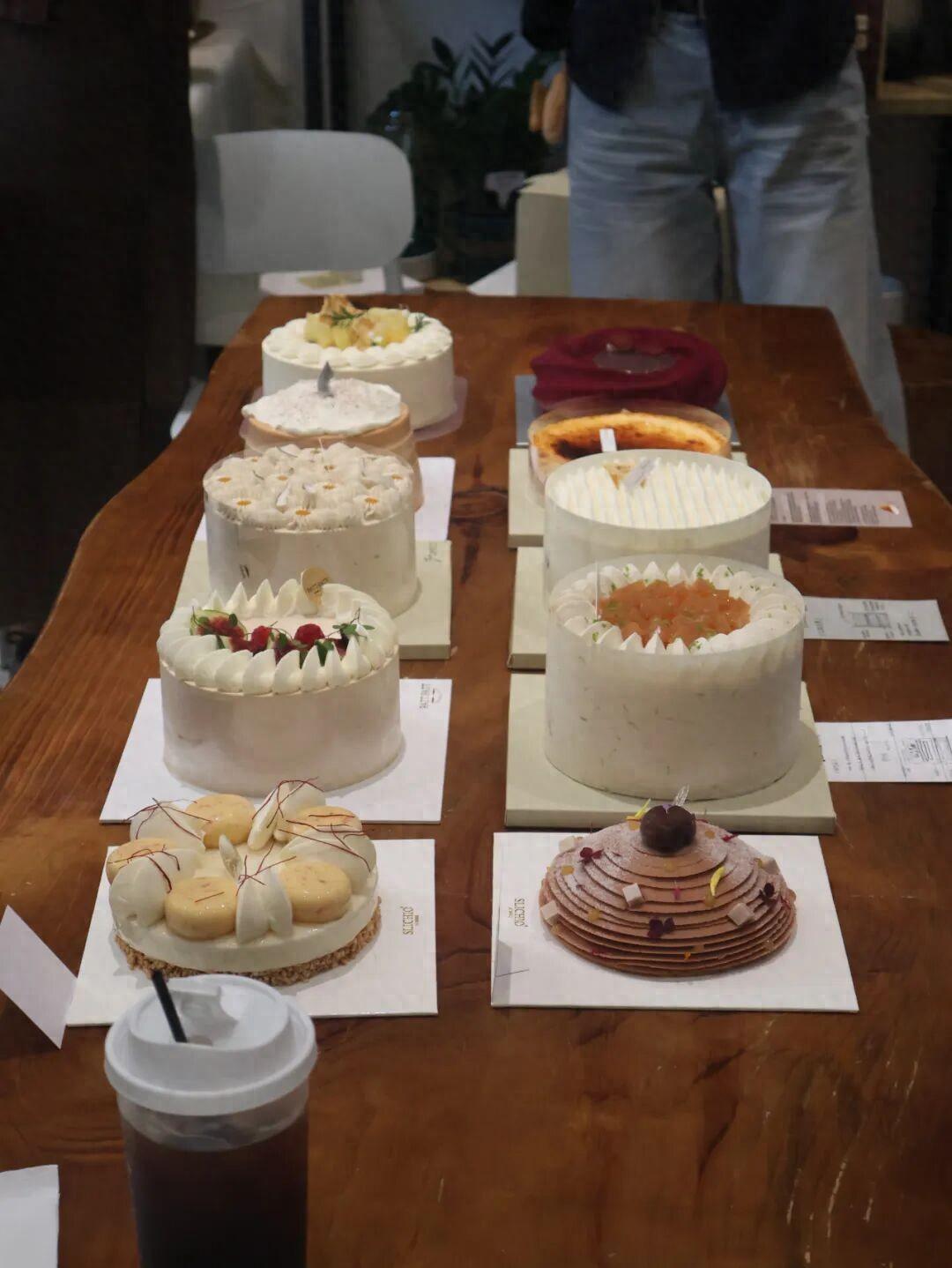 杀蛋糕也能杀出一种“社交自由”？最近最火的线下社交局，居然是花200块钱、围