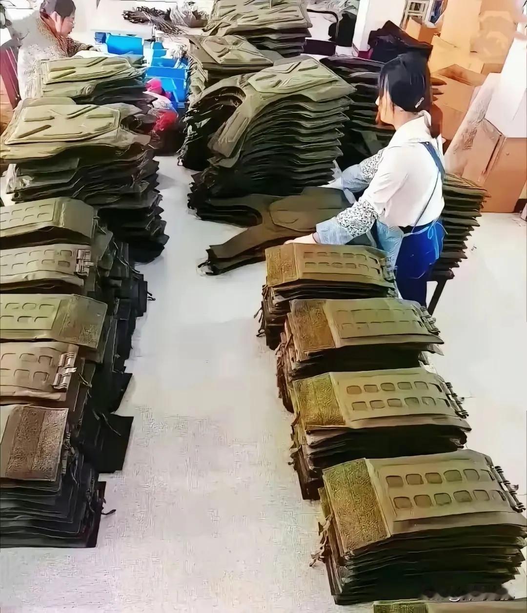 国内防弹衣厂忙疯了！生产线连轴转还供不应求，国外订单排着队来，这场景比卖爆日常消