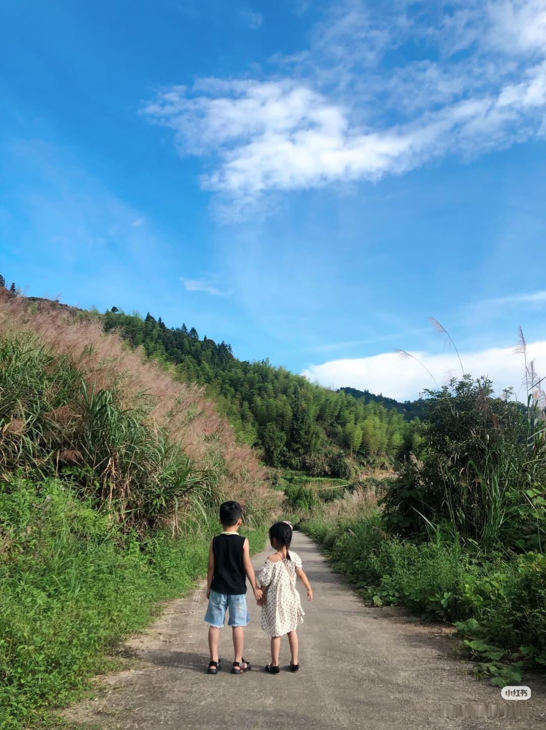 难怪许多父母想要儿女双全，有个朋友，她哥平日里把她“藏”得很严实，出去玩从不带她