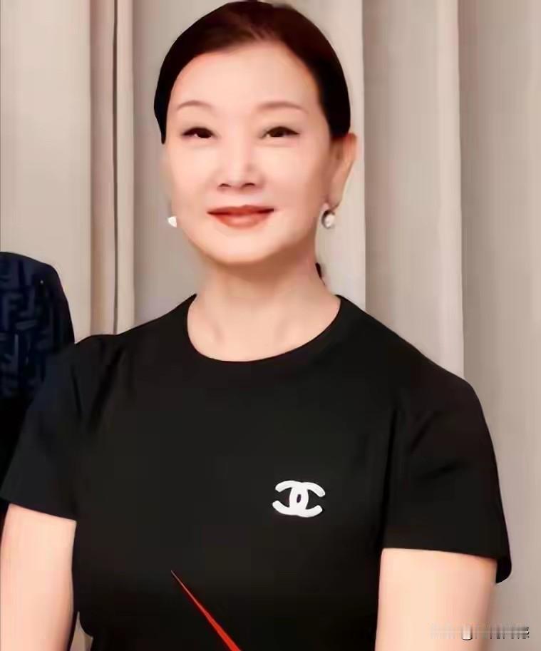宋祖英的保姆在一九九五年的时候，趁着宋祖英外出演出，把宋祖英家的3.5万人民币、