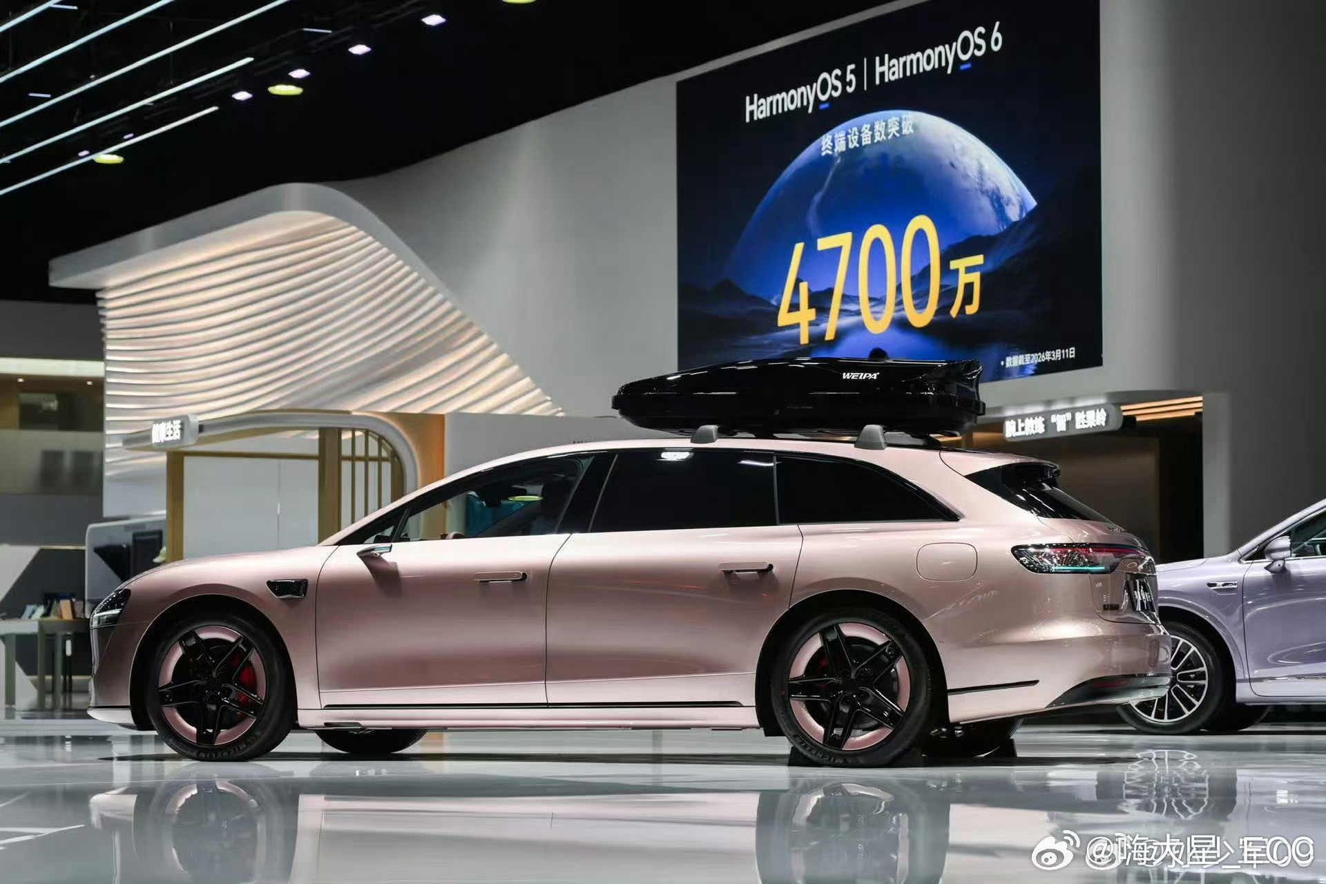 享界S9T、享界S9的两款新配色：星玫粉、月绒白