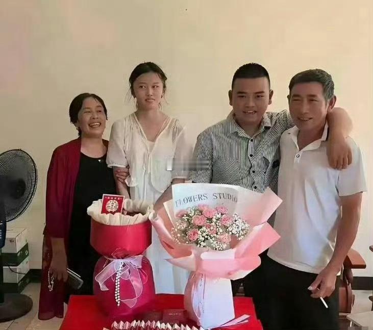 以后这种订婚方式，肯定会越来越常见。​​​