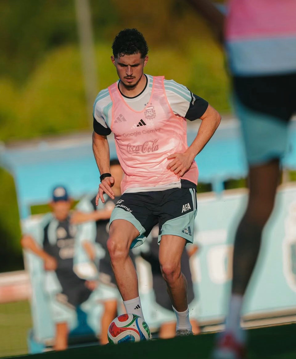 帕尼切利受伤，将接受检查。🚨Tyc跟队埃杜：斯卡洛尼继续轮换球队阵容。尼科·帕