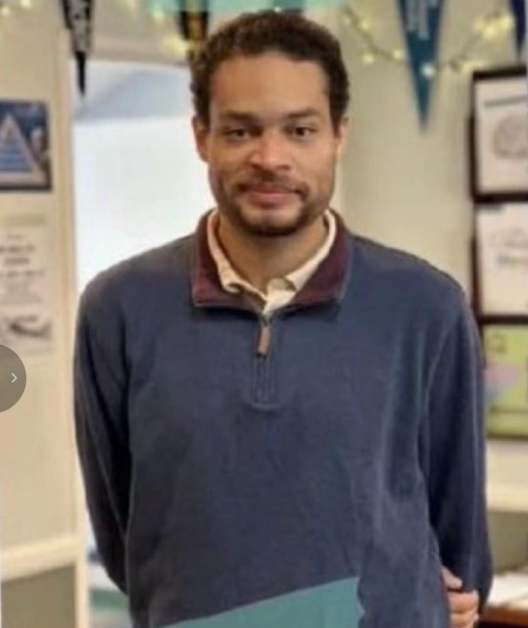 白宫枪击案嫌疑人艾伦的基本情况，他在家中排行第三，31岁，未婚，没有子女，有两个