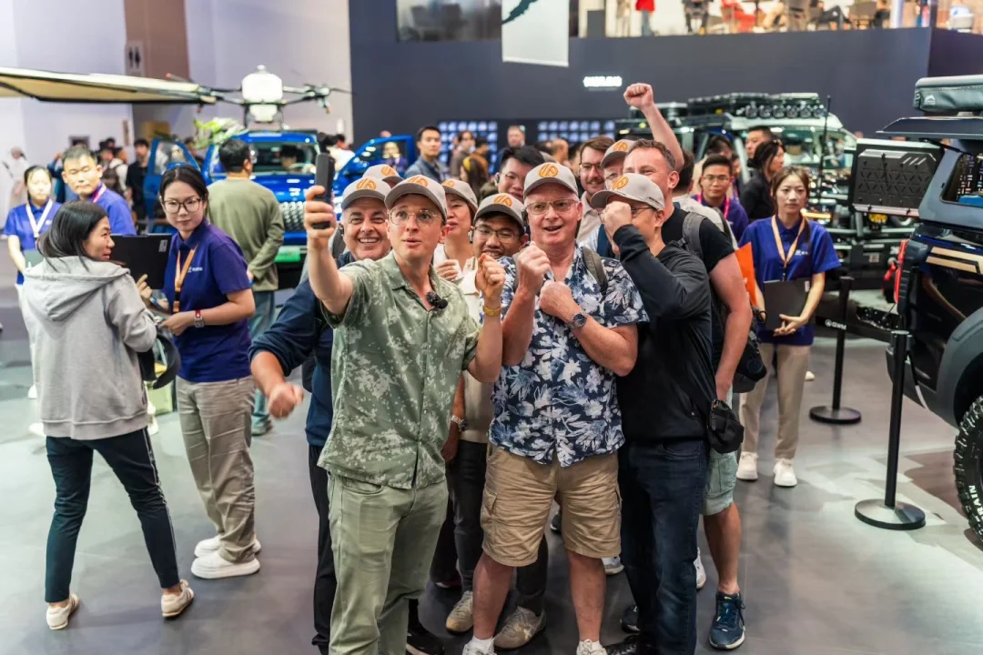 老外们被中国车展震撼到了