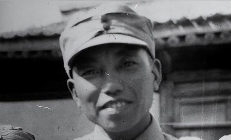 1931年，萧克偶然间看到一个俘虏之后大惊失色，连忙对看守说：“他既然已经被俘虏