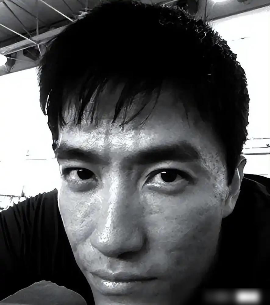 为什么刘翔没法像李娜那样单飞，像姚明那样自己赚钱？真相很残酷：根本不是他不吃苦，