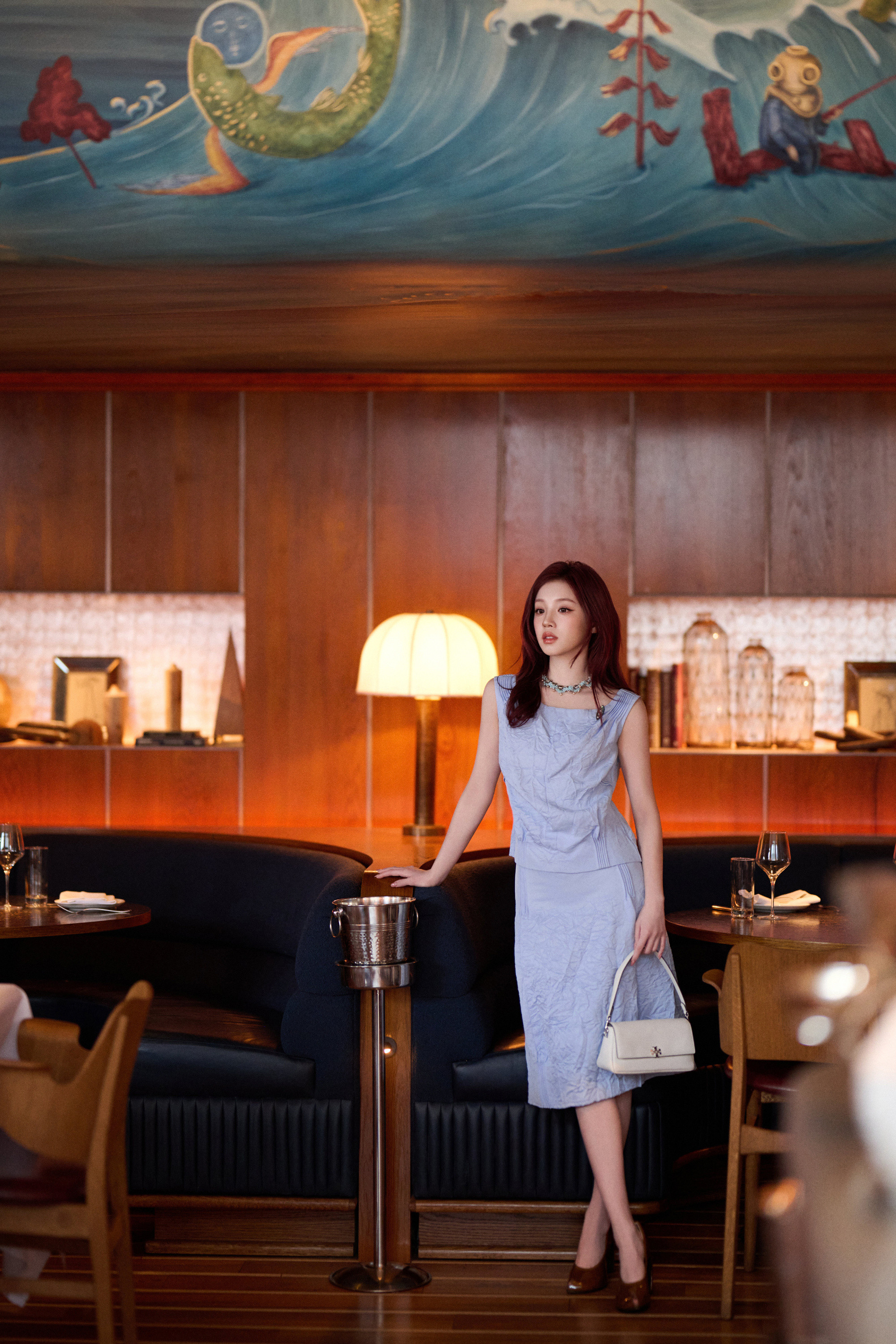 宋雨琦出去就要大大方方的雨琦全程笑意盈盈的很有魅力