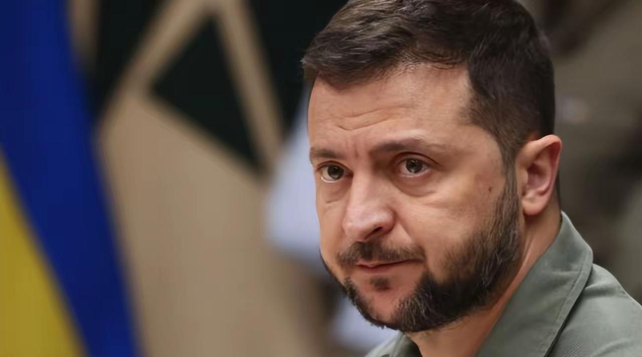 俄罗斯发射“榛树”时，泽连斯基收到美国警告躲进了地堡。军事分析师弗拉基米尔·