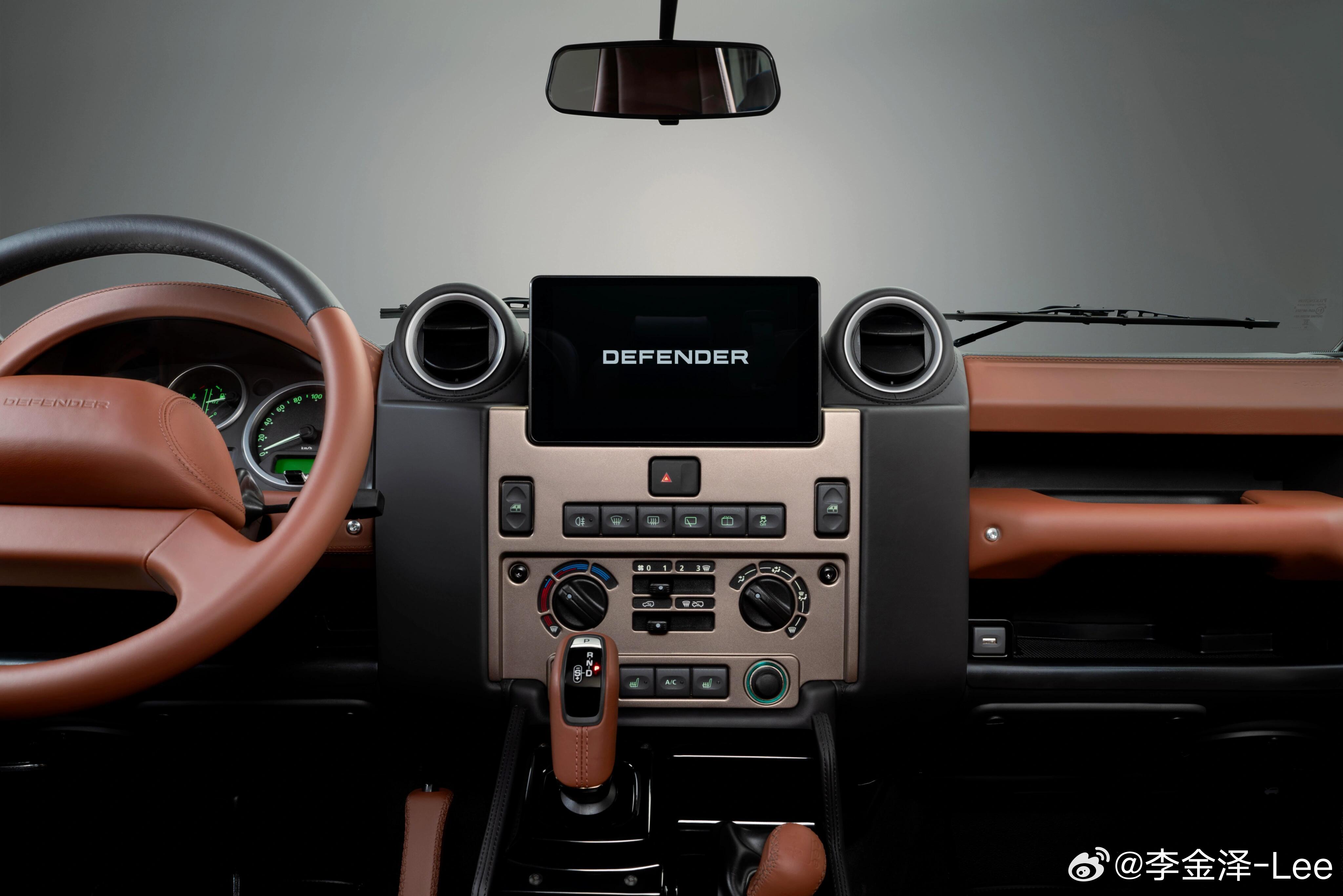 700多万的老卫士大V8经典是经典，贵也是真贵​​​