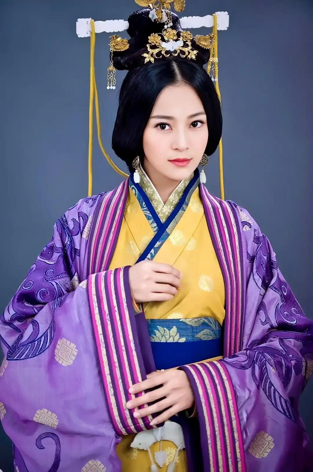 公元41年，光武帝刘秀废掉了皇后郭圣通，16岁的太子刘彊惶恐不安。没想到，他对刘秀说：“请父皇废去儿