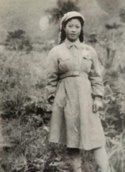 1952年，上甘岭战役卫生所，一个16岁女护士查房时，发现一个男战士因受伤无法排