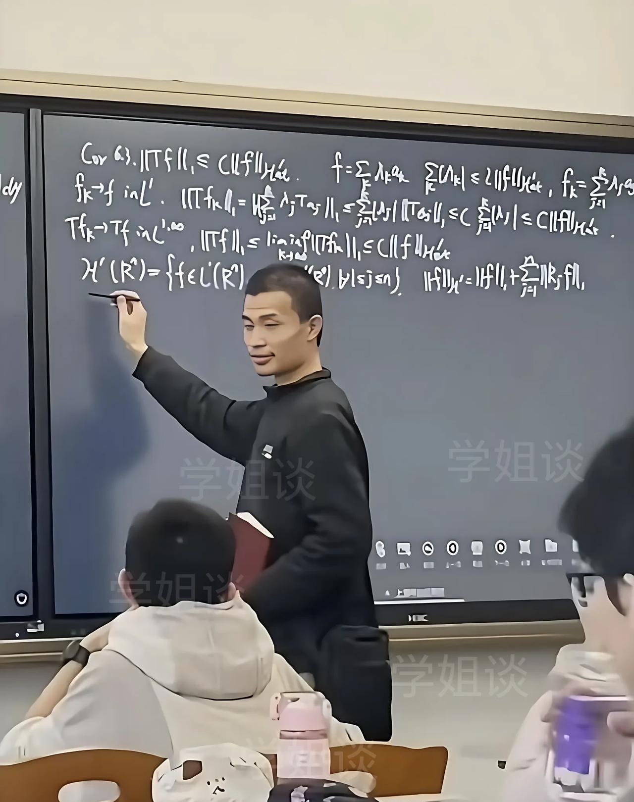 居然还有人说韦东奕木讷，是个只会读书的呆子北大教授赵梓煜都出来澄清了，教授亲口