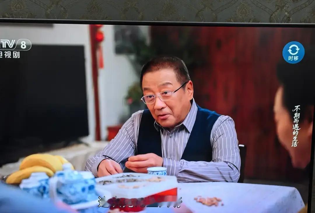 收视狂掉40%，它活该开播前号称接棒《老舅》，结果黄金时段份额直接腰斩。我