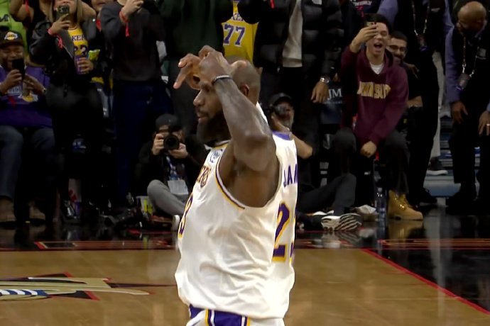 乔治：我觉得詹姆斯一直在针对我！今日湖人大战76人，在里弗斯发挥不佳，东契奇投篮