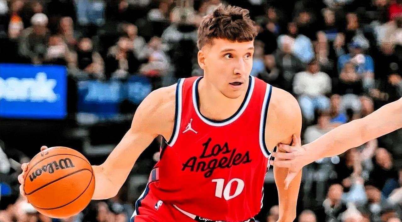 波格丹可把快船给坑惨了！今日快船官方公布了球队明日与老鹰的伤病报告，其中波格丹