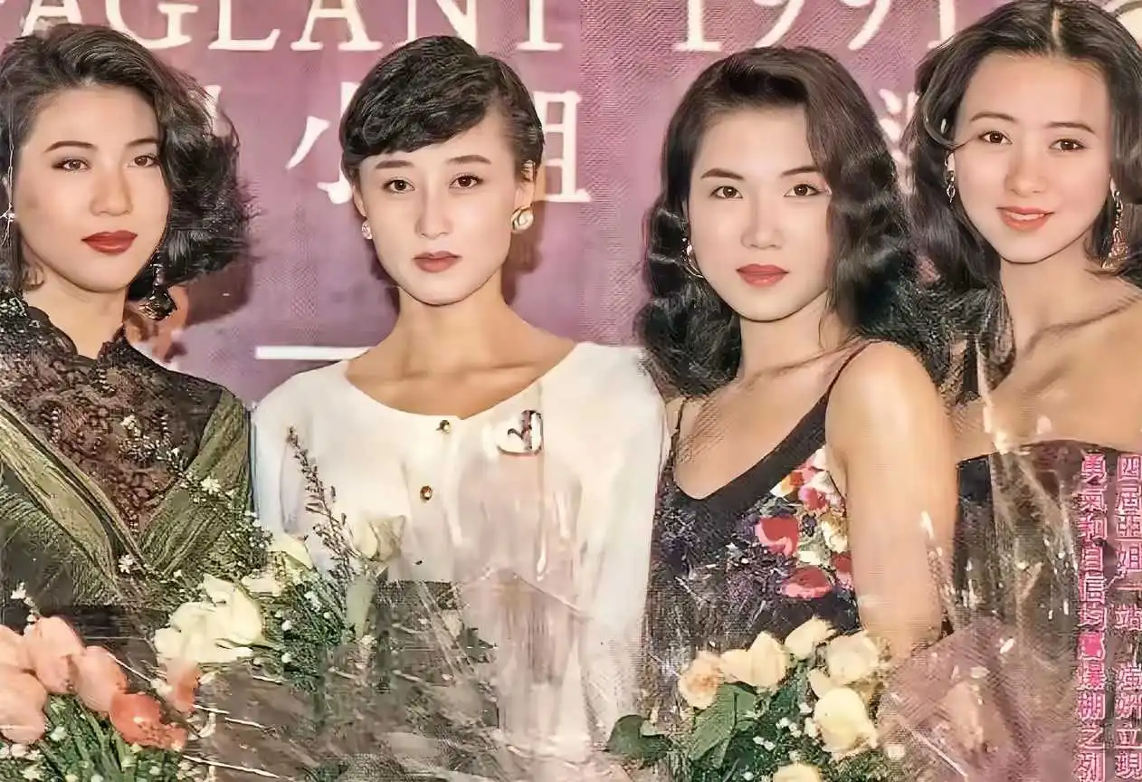 四人中利智是扑克脸那里漂亮了，她走的是性感风！