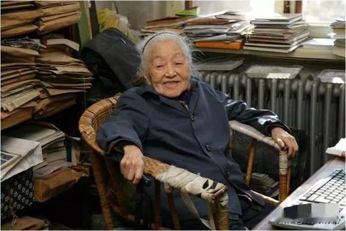 1978年，原子弹之父钱三强的妻子在菜市场摸了一下冬笋，售货员见她的衣服上布满了