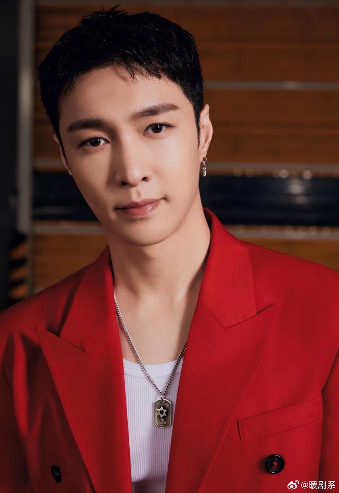 澄清:张艺兴没有国话编制张艺兴是和关晓彤等一起，2021年被国话纳入青年演员团体