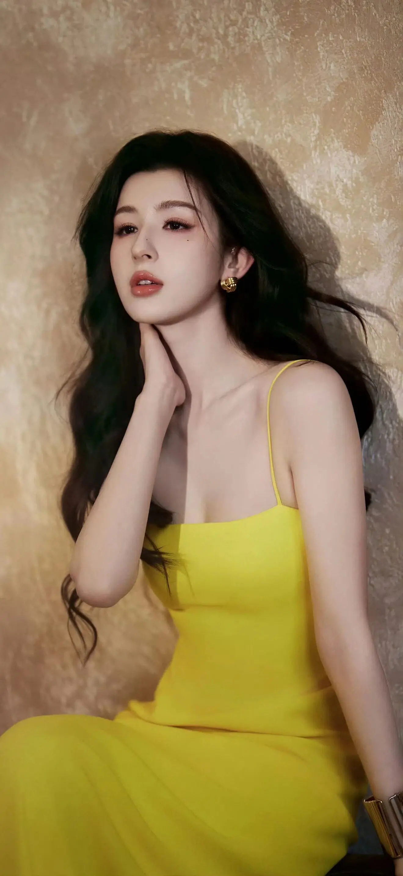 哈妮克孜 像一颗熟透的芒果，甜而不腻的贵气！