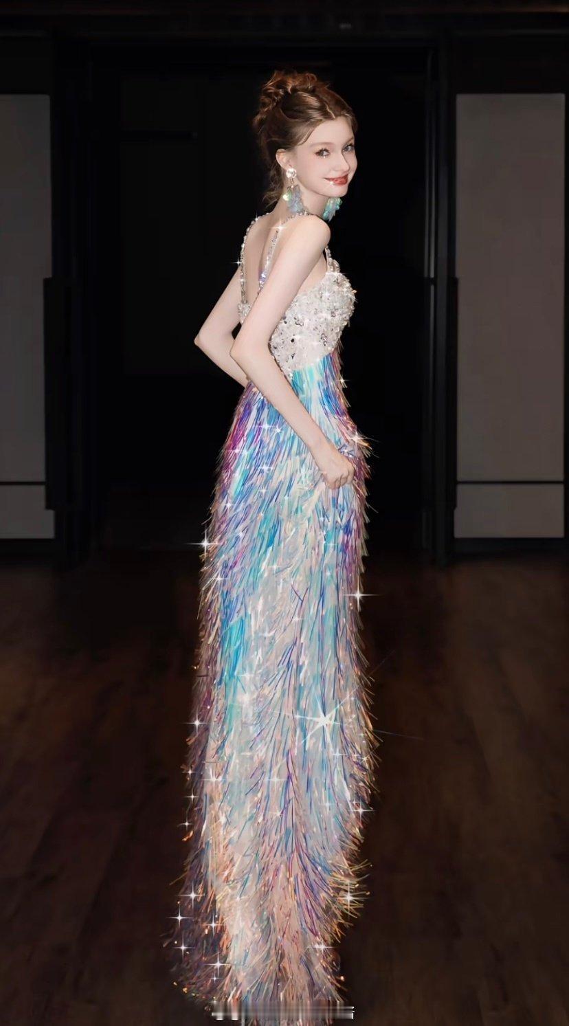 这件礼服你第一眼想到的女明星是谁​​​