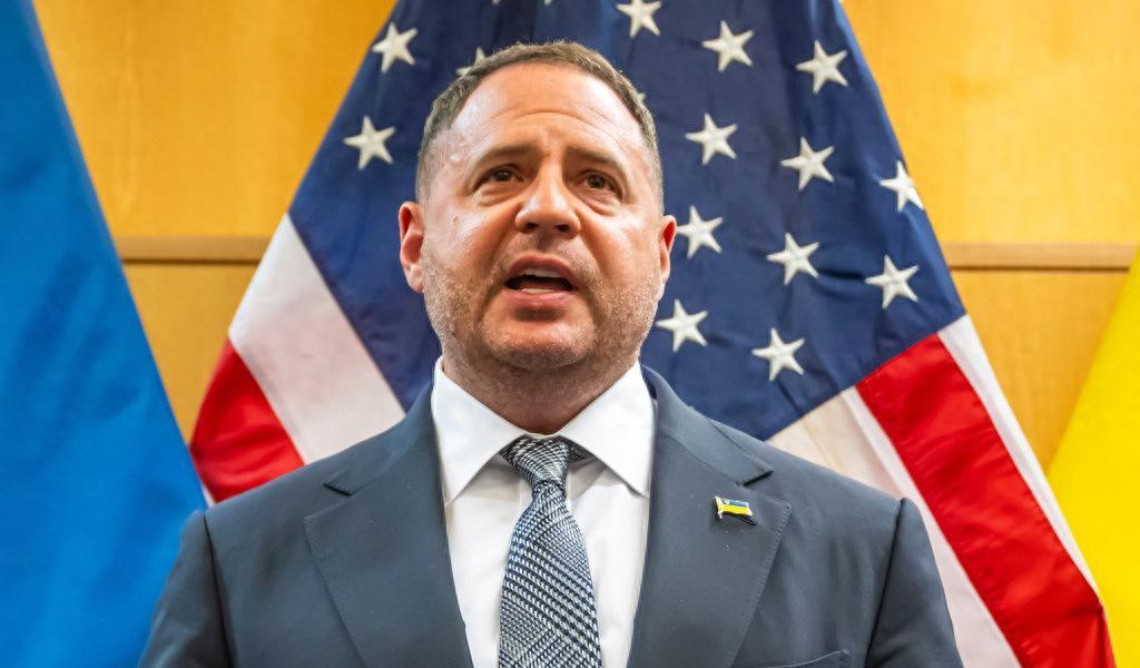 特朗普真狠！乌二号人物下台，泽连斯基死不投降，就让他身败名裂11月28日，乌