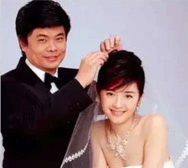 2004年，42岁的亿万富翁爱上了36岁的主持人许戈辉，他向妻子摊牌，我爱上别人