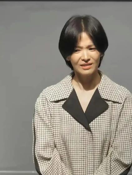 宋慧乔成立经纪公司韩国明星宋慧乔与合作14年的经纪公司UAA合约到期不续签，已