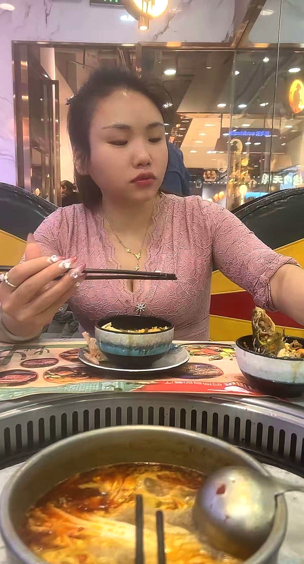 家里安排的相亲对象，感觉还可以，就是太能吃了