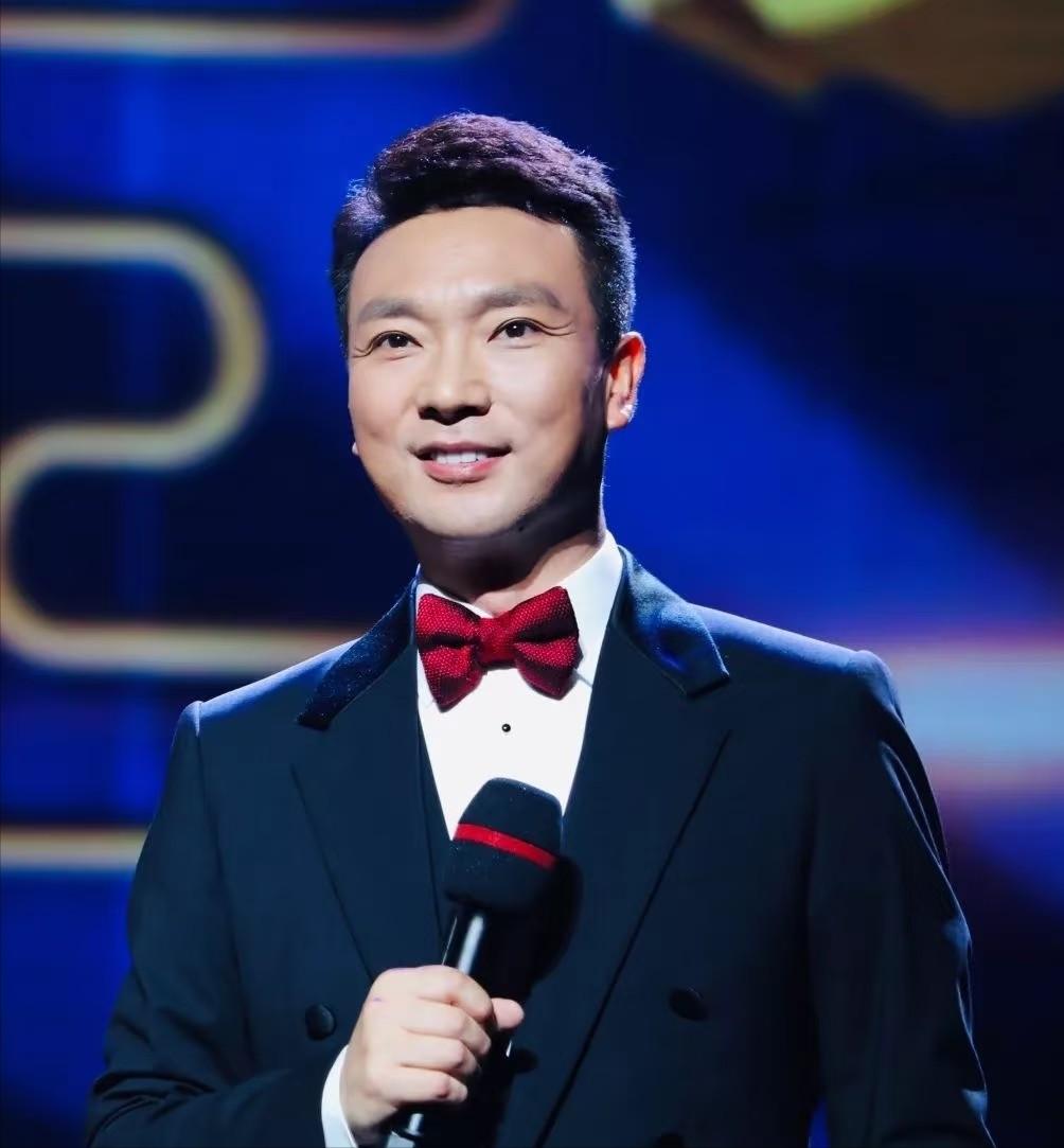 央视主持人康辉说：我下班回到家之后，我太太突然很严肃的跟我说，我可能得跟你谈谈，