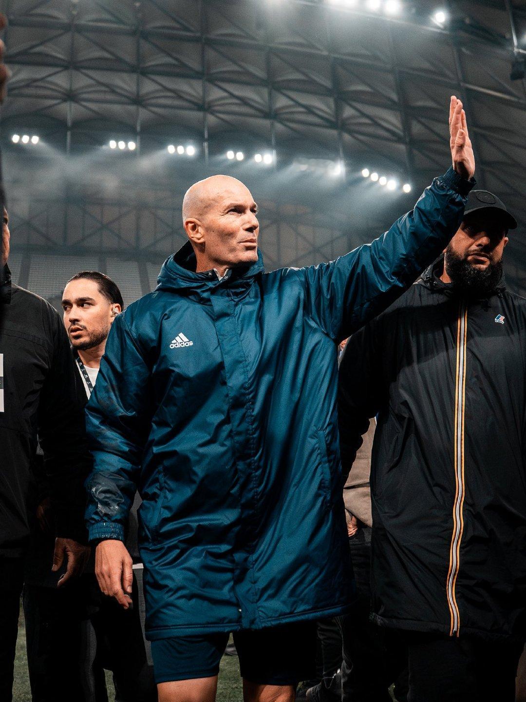 阿斯报：皇马没有考虑让齐达内回归执教，这位教练正在与法国队进行深入谈判，有望在2