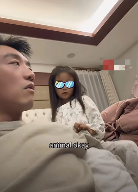 郑恺晒出自己跟女儿的英文对话，5岁的安娜口语流利，逻辑清晰，跟郑恺有来有回，真的