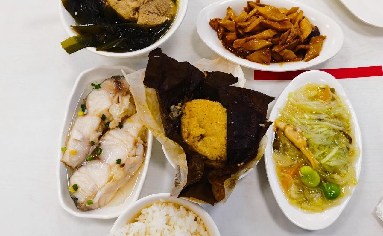 下班都快五点了，肚子饿得咕咕叫，你们是咬牙回家做饭，还是随便对付一口？我这种