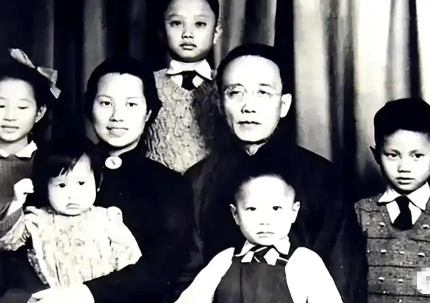 1978年，郭沫若在北京去世，令人唏嘘的是他留在日本的家庭。当年他一走了之，五个