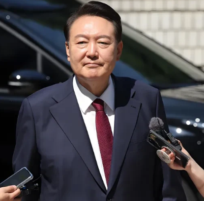 任何小看尹锡悦的人，迟早都会吃亏。尹锡悦人还早牢房，他的证人却死了！当地时间28