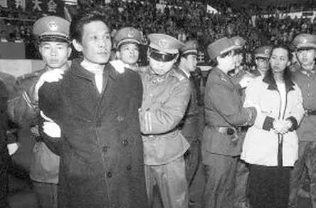 1995年，深圳体育馆那场公审，不少老深圳人还有印象，原市计划局财贸处处长王建业