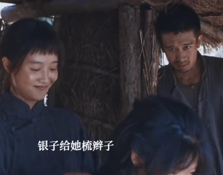 《生万物》这一段好隐晦，傻挑说的铁头梳小辫原来是这个意思。傻挑孩子是谁的，感觉