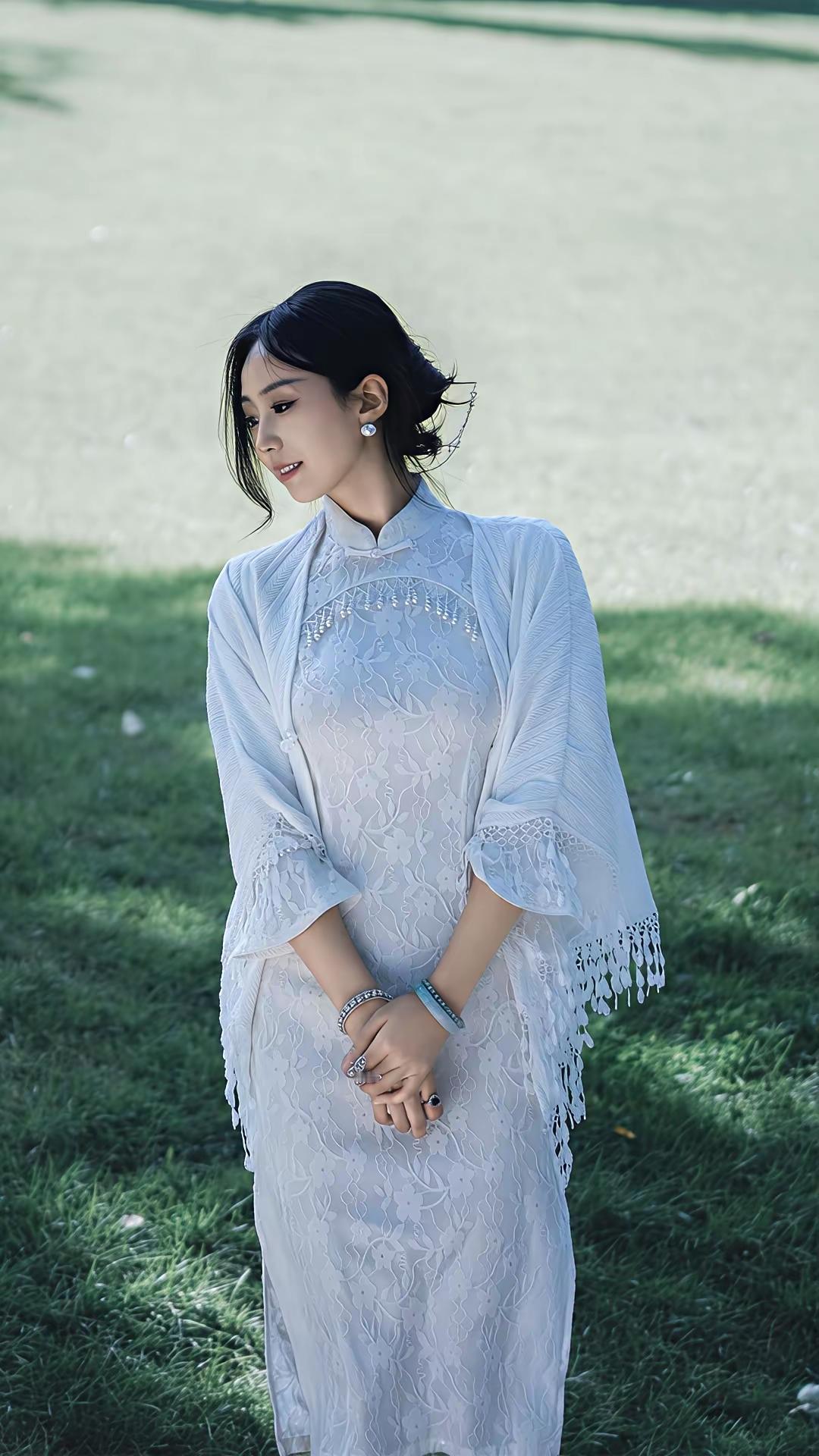 中式旗袍穿搭低眉含笑，温文儒雅旗袍古典新中式国风范中式旗袍旗袍风服饰国风穿