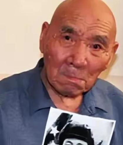 1951年，伟人见到志愿军"打坦克英雄"苏吊蛋后，觉得这个名字实在不雅，便笑着对