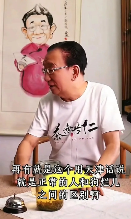 侯耀华一手好牌被打的稀巴烂，直播不敢看公屏一直扯闲篇，满屏都打着还钱，侯耀华称