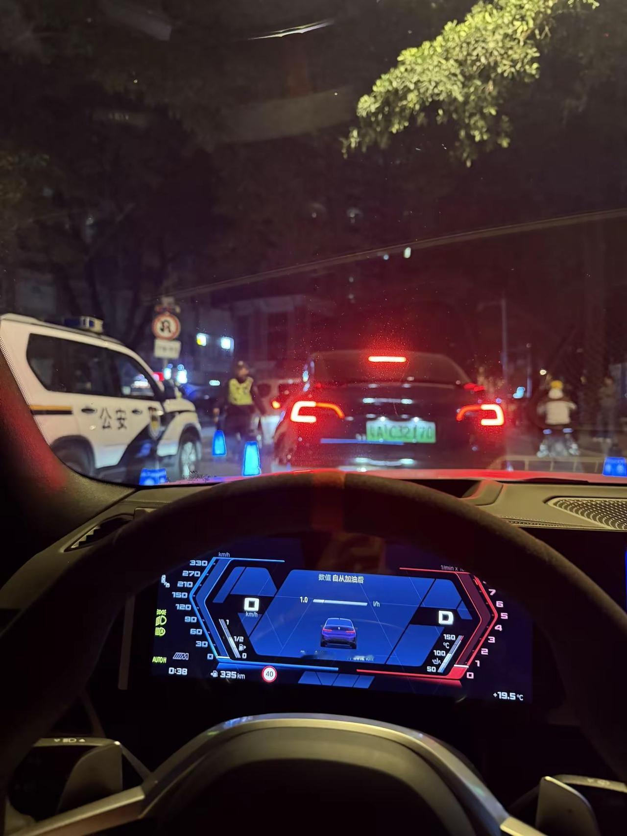 26个字母里我只认识BMW宝马三系宝马330i