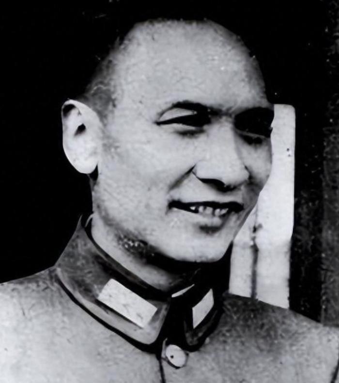 1949年9月，毛人凤拿着一份四百多人的枪决名单让卢汉签字，卢汉拒绝签字。毛人凤