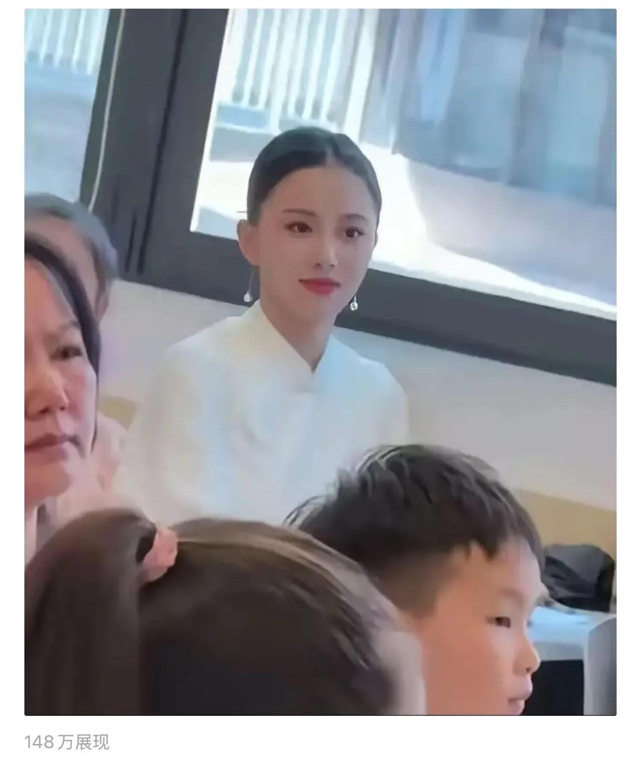 这位来参加家长会，气质怎么样