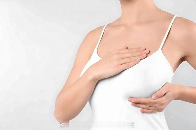 【#乳腺癌筛查建议从35岁开始#】#哪些女性更要警惕乳腺癌#中国抗癌协会乳腺癌专业委员会等发布的《中